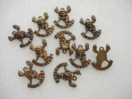 BK07 Parite ES Caribbean Skull Acrylic Bronze Charm Beads 10pcs BK07 Parite ES Caribbean Skull Acrylic Bronze Charm Beads 10pcs