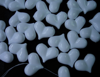 BK17 3D Puff Heart Acrylic Charm White w/Hole x15 BK17 3D Puff Heart Acrylic Charm White w/Hole x15
