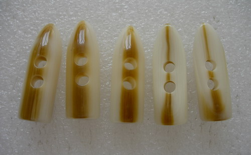 LU19 45mm Natural Lucite Toggle Horn Buttons Notions 2Holes 5pcs - Click Image to Close