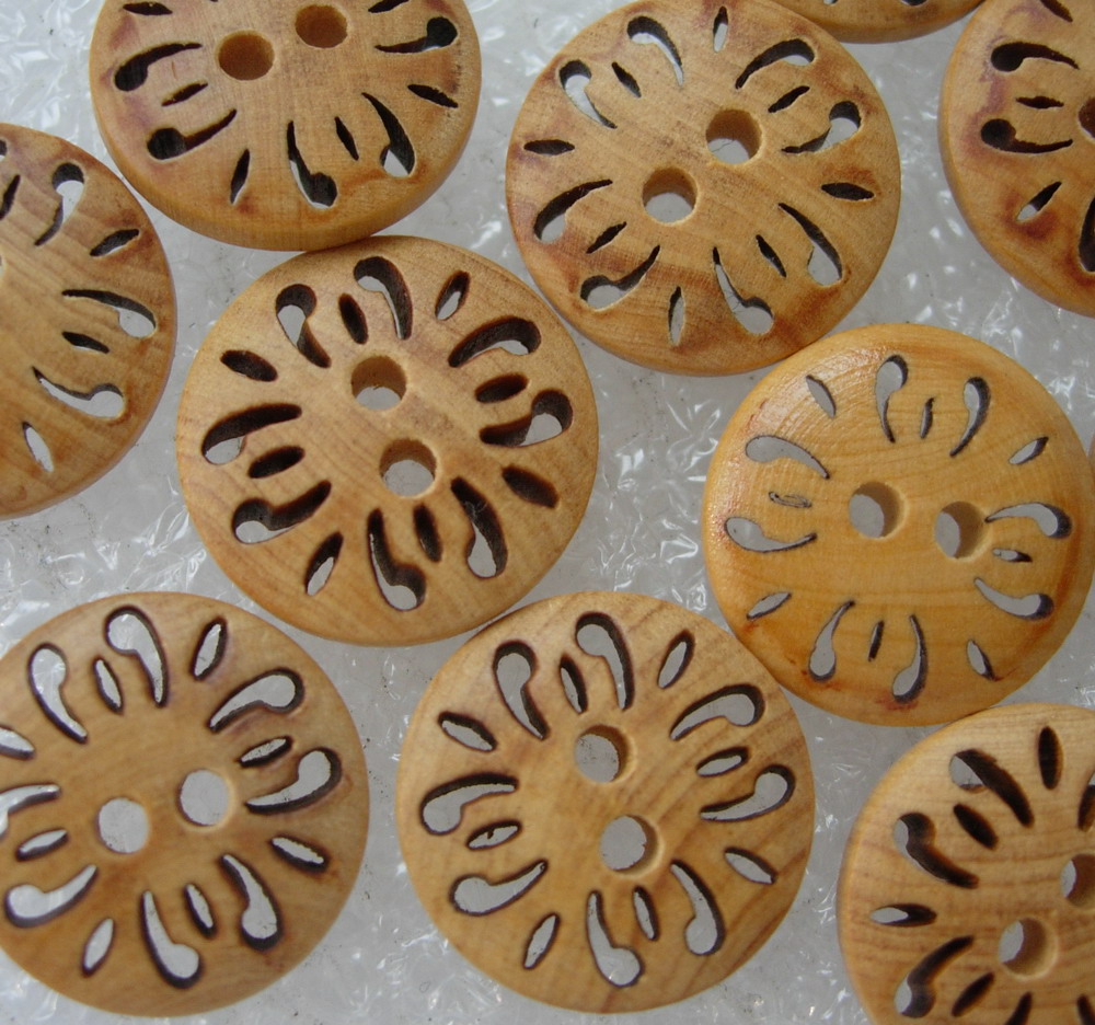 BW07 15mm Floral Flower 2-Holes Wood Button 10pcs