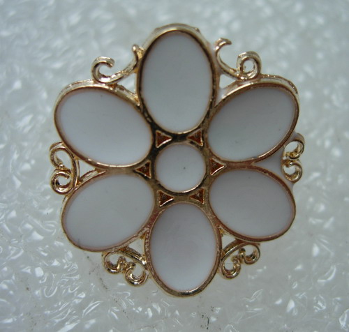 BZ36 18mm Petal Flower Enamel Blazer Button Gold White 4pcs