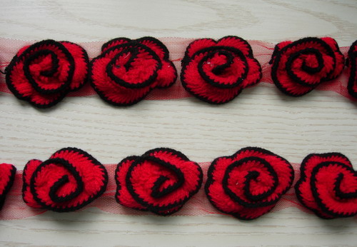 CB05 2.5" Tier 3D Flower Crochet Stitch Banding Motif Red 1Y - Click Image to Close