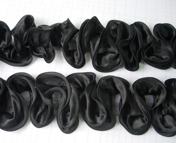 FT15 Satin Exaggerated Ruffled Rosette Banding Edging Black 1yd