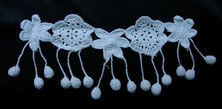 CR77 Knitted Crochet Flowers with Ball Tassels White - Click Image to Close