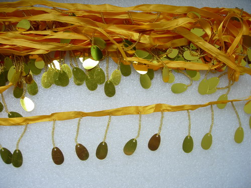 FR01 Oval Paillette Bead Fringe Gold 10yards