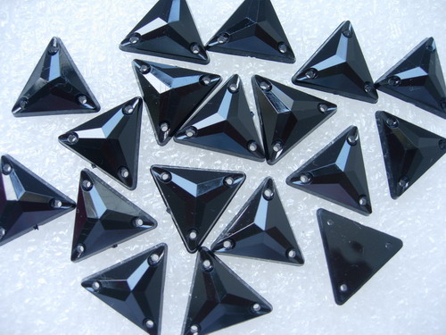 RA105 17x17mm Black Triangle Acrylic Gemstones Gems Sew On 30pcs