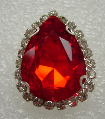 RM110 18x25 Teardrop Gemstone Diamante w/Setting Red - Click Image to Close