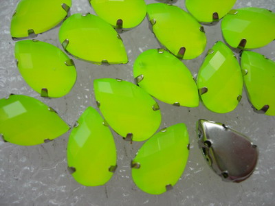 RM33 13x8mm Neon Lime Teardrop Resin Gemstones w/Setting 20pcs