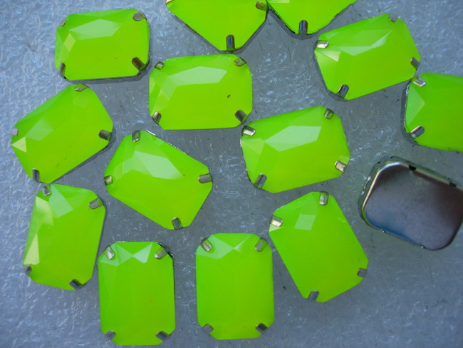 RM87 13x18mm Neon Lime Resin Octagon Gemstones w/ Setting x20