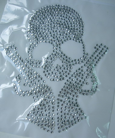 HF130 Skull Cross Gun Rhinestones Hotfix Heat Transfer Punk Rock HF130 Skull Cross Gun Rhinestones Hotfix Heat Transfer Punk Rock