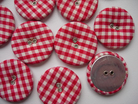 DM15 28mm Checkered Fabric Covered Buttons Red 9pcs - Click Image to Close