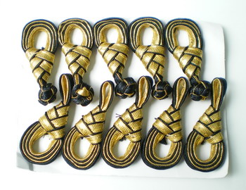 FG210 Pipa Chinese Silk Frog Closure Knots Buttons Gold Black5pr