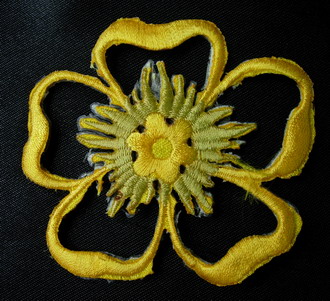 PT09-6 Yellow Petals Flower Embroidered Cutwork Iron On Patch x2