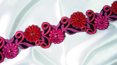 PB38 Fuchsia Swirl Floral Trim Lace w/Gem Patch Motif 21"