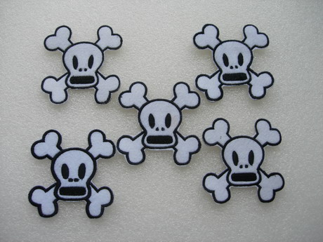 PC08 Punky Skull Crossbones Embroidery Patch Iron On 5pcs PC08 Punky Skull Crossbones Embroidery Patch Iron On 5pcs