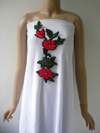 PT206 Red Floral Embroidery Patch Applique Iron On Fashion - Click Image to Close