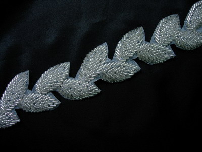 BN96 Puff Leaves Leaf Beaded Bugle Applique Banding Silver 1y