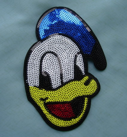 CT37 Ronald Duck Head Face Sequined Embroidered Applique Motif