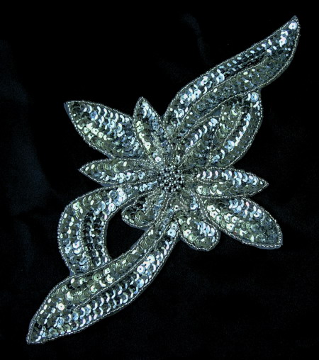 FW70 Leaf Flower Sequin Bead Applique Motif Silver - Click Image to Close