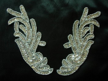 LR107 L&R Mirror Images Sequin Bead Applique Silver LR107 L&R Mirror Images Sequin Bead Applique Silver
