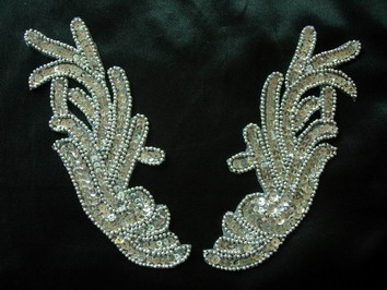 LR107 L&R Mirror Images Sequin Bead Applique Silver