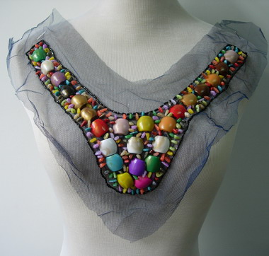 NK191 Multicolor Stones Jewel Collar Neck V Applique Motif - Click Image to Close