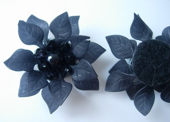 SB194 Acrylic Petals Flower Jewelry Brooch Pin Black 4pcs