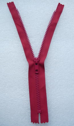 ZP22 23cm Plastic Zipper Maroon 4pcs