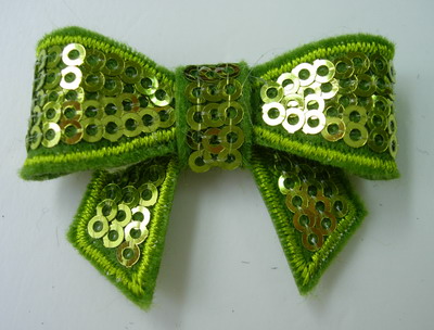 SY114 Little Bow Tie Sequin Applique Lime Iron On x4 - Click Image to Close