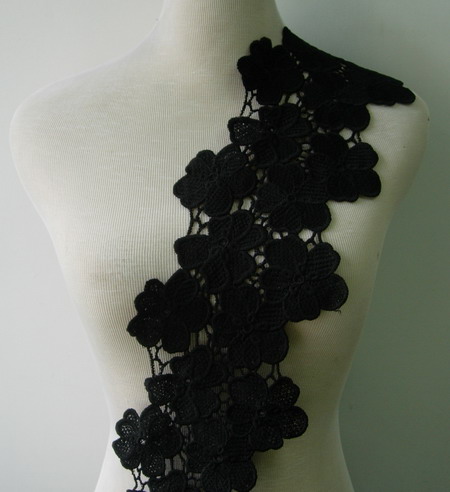 OT100 5.5" Multiple Flowers Venise Lace Edge Border Black 1yd