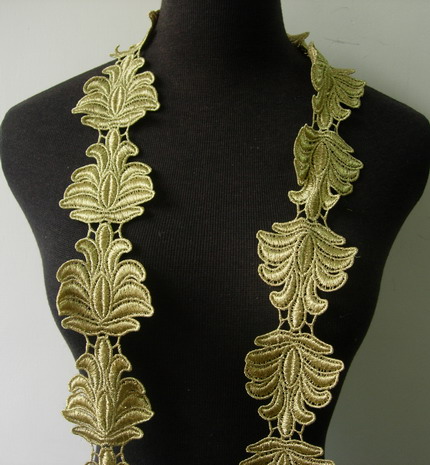 TL147 2.5" Floral Leaf Metallic Trims Lace Edge Gold 1Y - Click Image to Close