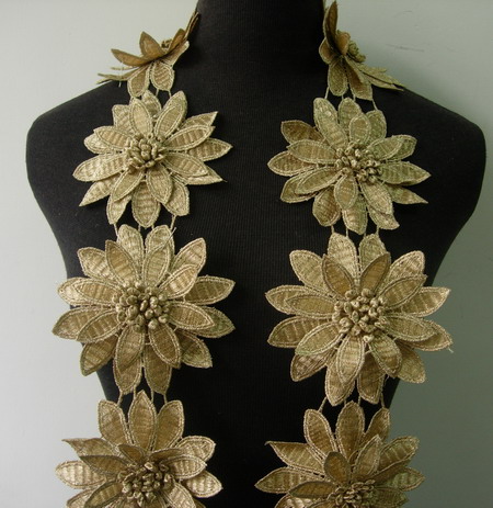 TL149 4 2/8" Tier Floral Metallic Trims Lace Edge Beige 1Y - Click Image to Close