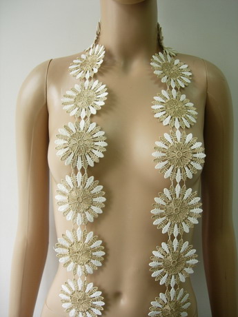 TL172 2 6/8" Flower Gold Cream Metallic Trims Lace Edge 1Y - Click Image to Close