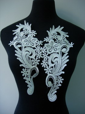 VT118 Mirror Scroll Floral Lace Venice Venise Applique Cream - Click Image to Close