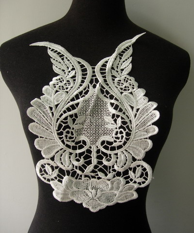 VT174 Vinatge/Classic Floral Lace Venise Venice Applique Cream