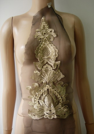 VT359 Baroque Style Floral Front Gold Trim Tulle Applique Motif - Click Image to Close