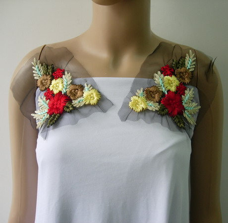 VT433 Colorful Mirror Floral Embroidery Puff Motif Collar/Neck