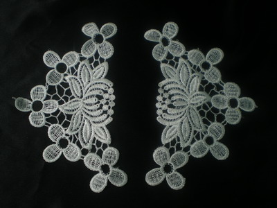 VT47 White Mirror Pair LR Flowers Venise Venice Applique