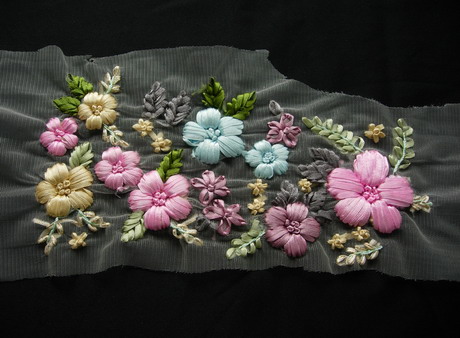 VT476 Multicolor Puff Floral Embroidery Venise Tulle Applique