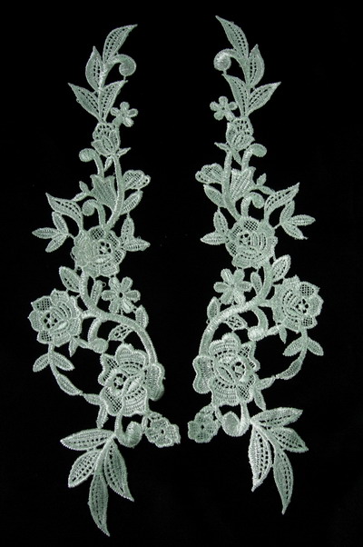 VT52 LR Pair Huge Rose Lace Venise Venice Applique Cream