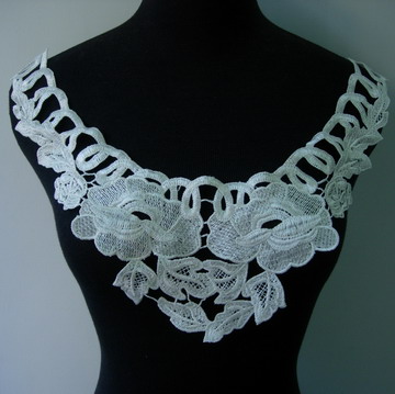 VK158 Roses Flower Lace Venice Venise Applique Collar Yoke Cream