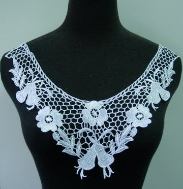 VK188 Flowers Neck Collar Lace Venise Venice Applique White 2pcs