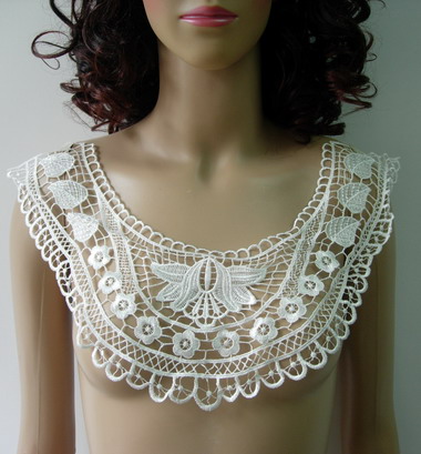 VK220 Lace Floral Collar Neck Venice Venise Applique Motif Cream - Click Image to Close