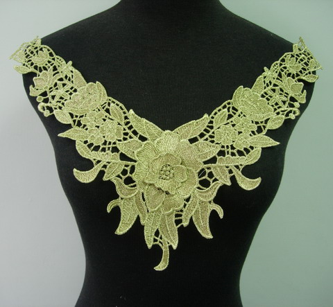 VK250 Trendy Floral Collar Metallic Gold Trim Venise Applique