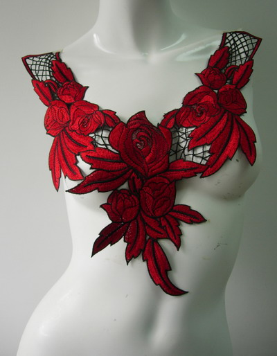 VK330 Red Floral Leaf Plant Collar Front-Neck Venise Applique