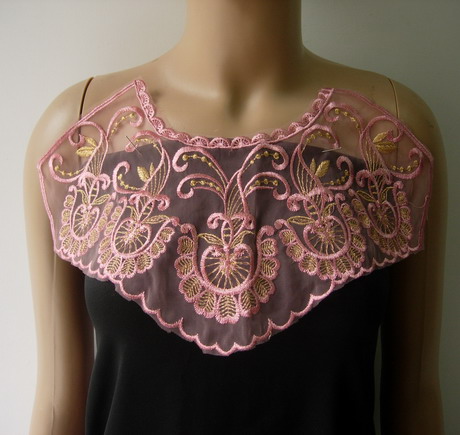 VK469 Vintage Floral Collar Metallic Trim Net Applique Pink Gold