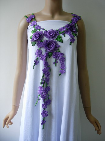 VK502-2 Purple Rose Floral Leaves Neck Front Venise Applique