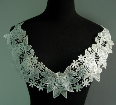 VK64 Chain Roses Collar Necklace Venice Venise Applique Cream VK64 Chain Roses Collar Necklace Venice Venise Applique Cream