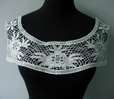 VK81-2 Lace Venice Venise Applique Front U-Collar Neckline Cream VK81-2 Lace Venice Venise Applique Front U-Collar Neckline Cream